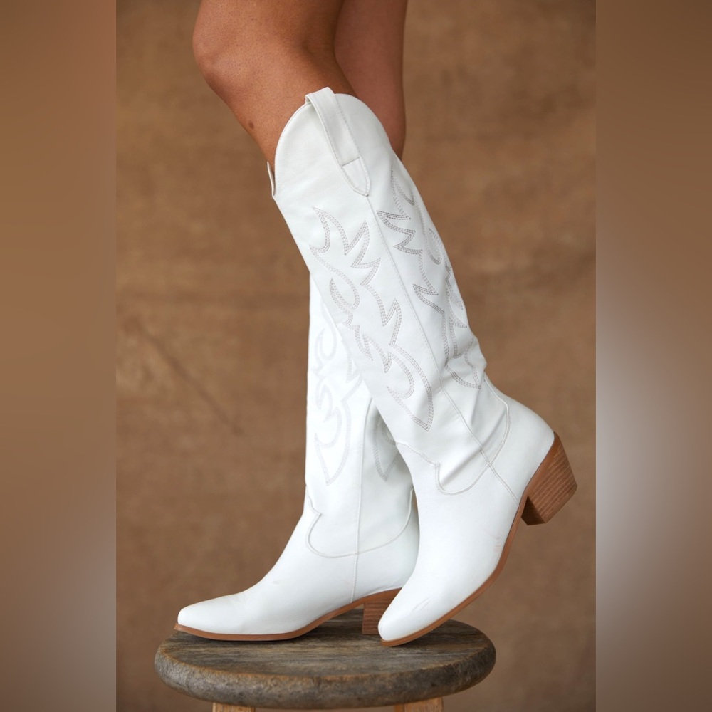 NWT Billini Urson White Boot size 9 12th Tribe